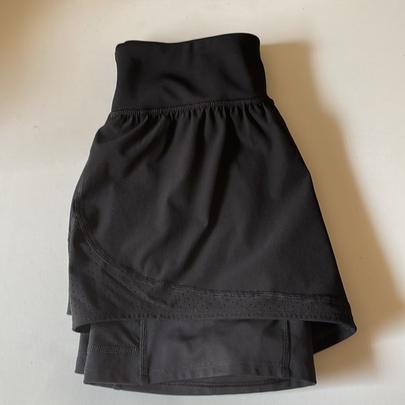 Spanx Get Moving Shorts - Picture 4 of 8